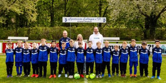Neue Trainingsanzüge für den Nachwuchs